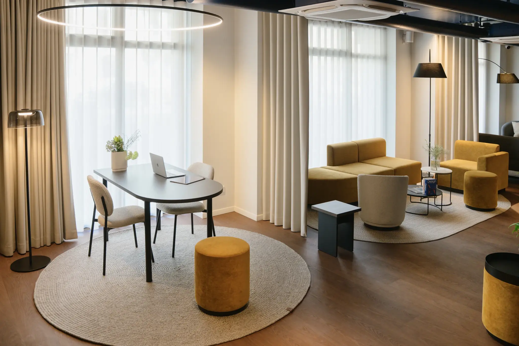 Lobby02